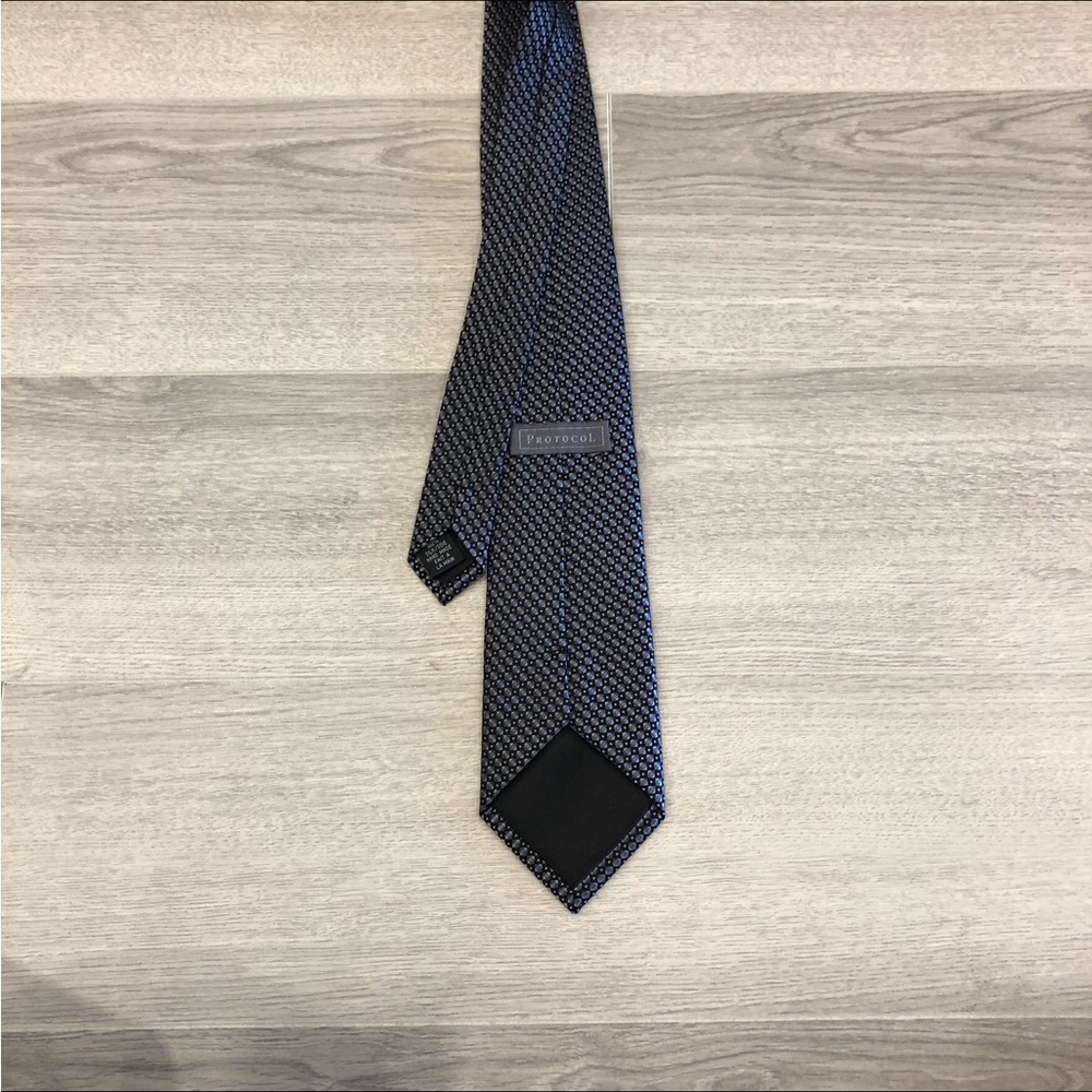 Elegant Men's Ties - Black, Gray, Gold, Silver - Picture 4 of 4